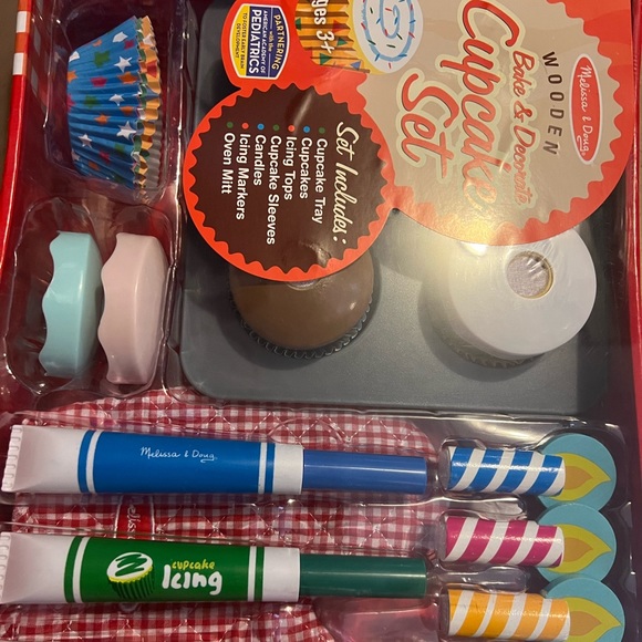 Melissa and Doug cupcake set. New in box. Sealed. Perfect for a gift - Picture 3 of 3